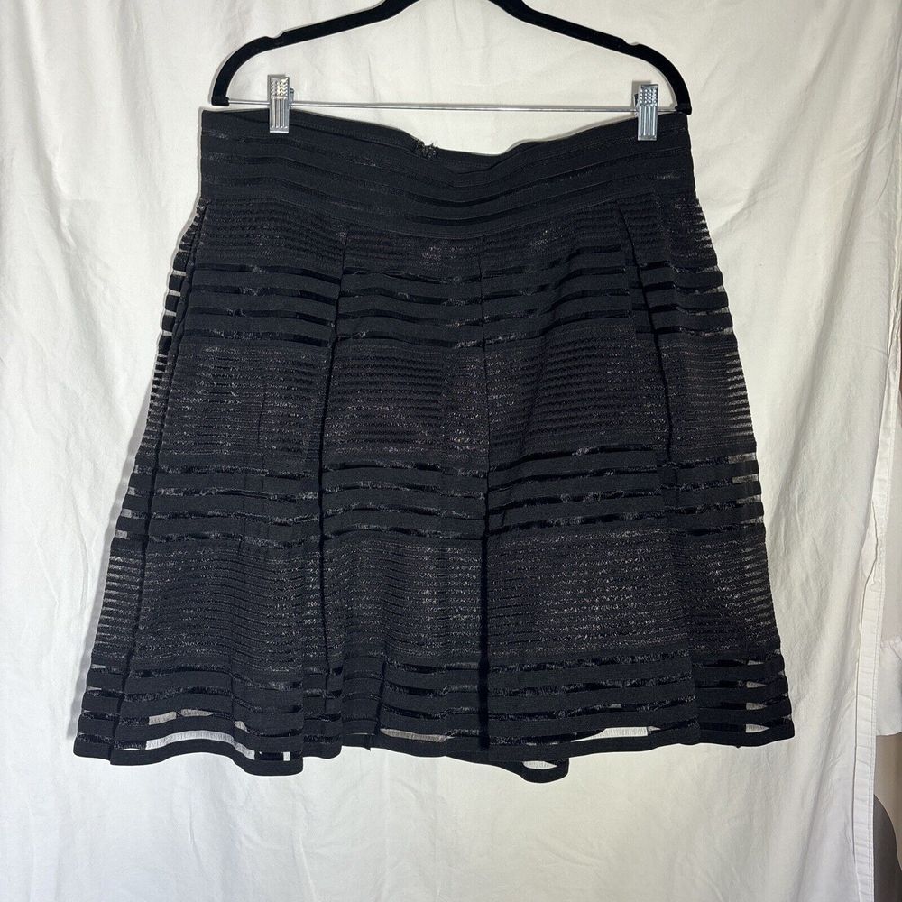 Torrid Womens Pleated Skirt Size 1 Black Elastic Waist‎ Back Zip Lined EUC L3